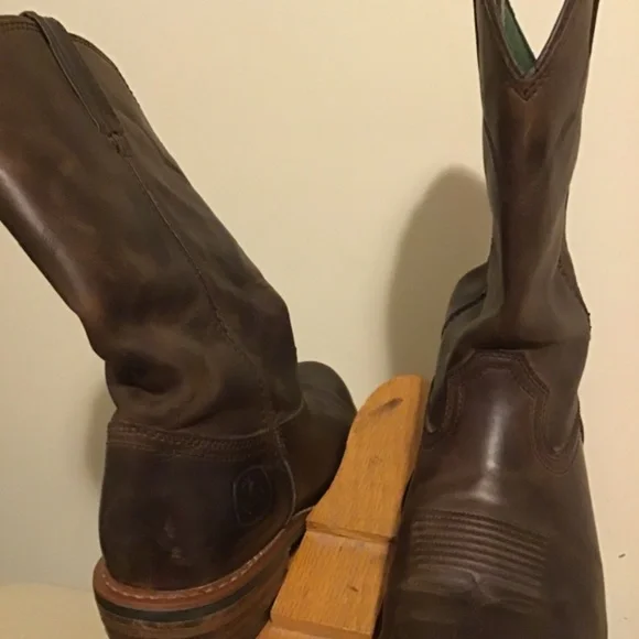 🔥🔥SALE! JOHN DEERE 🦌 great condition like new minor scuffs, size 12M🔥🔥 - Picture 3 of 6